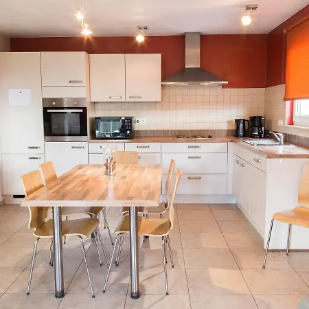 Comfortable Bungalow With A Terrace Located In The Ourthedal * הופליזה