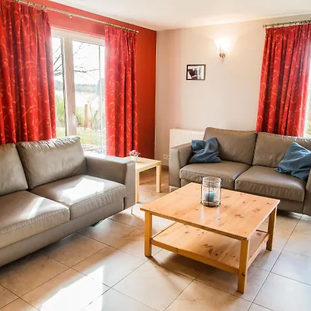 Comfortable Bungalow With A Terrace Located In The Ourthedal בית נופש