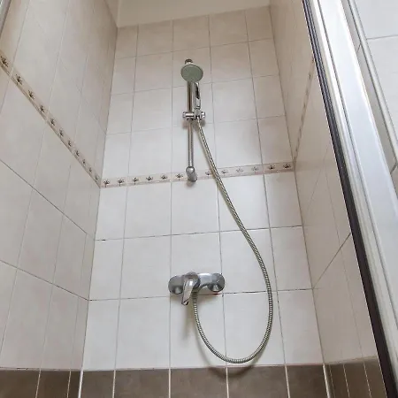 בית נופש Comfortable Bungalow With A Terrace Located In The Ourthedal *